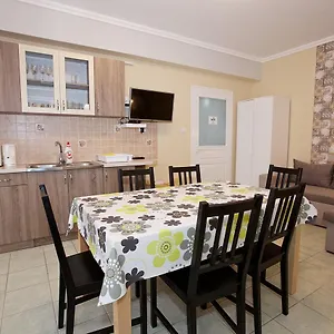  Apartament Zoli Apartmanok-timi Koelcsey 34-36